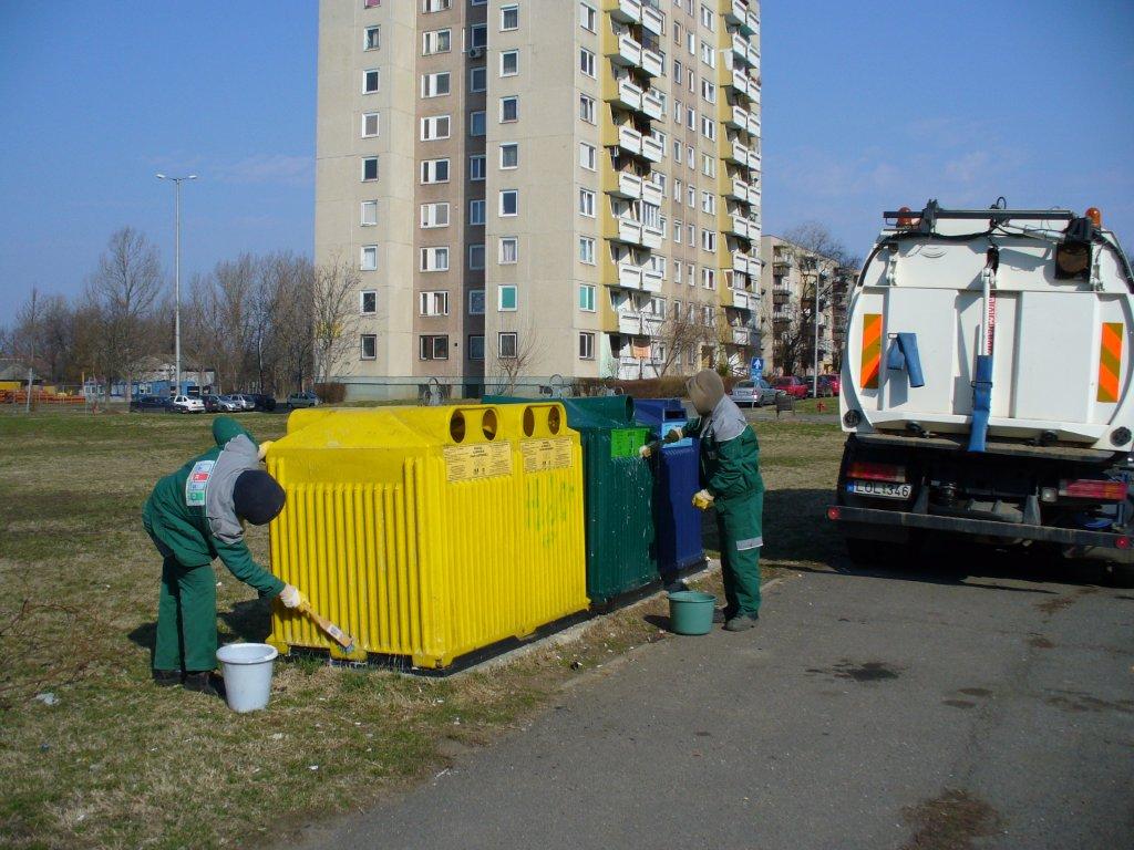 Elkezdődött a szelektív hulladékgyűjtők mosása - AKSD Kft.
