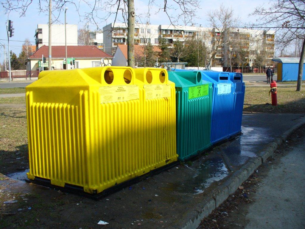 Elkezdődött a szelektív hulladékgyűjtők mosása - AKSD Kft.